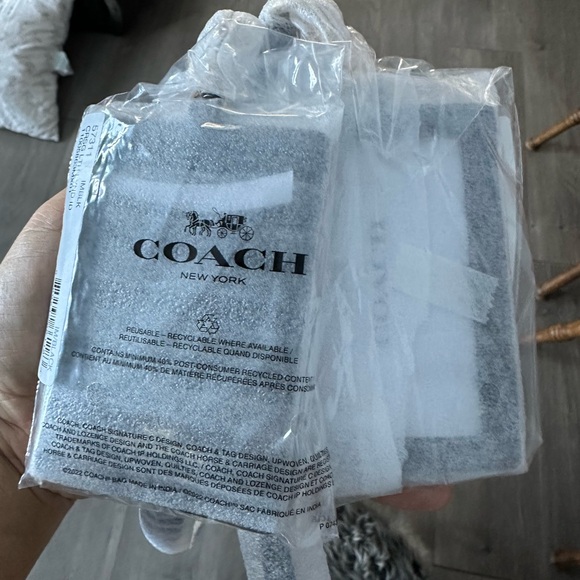 Coach Id Lanyard ( New ) - Picture 7 of 13